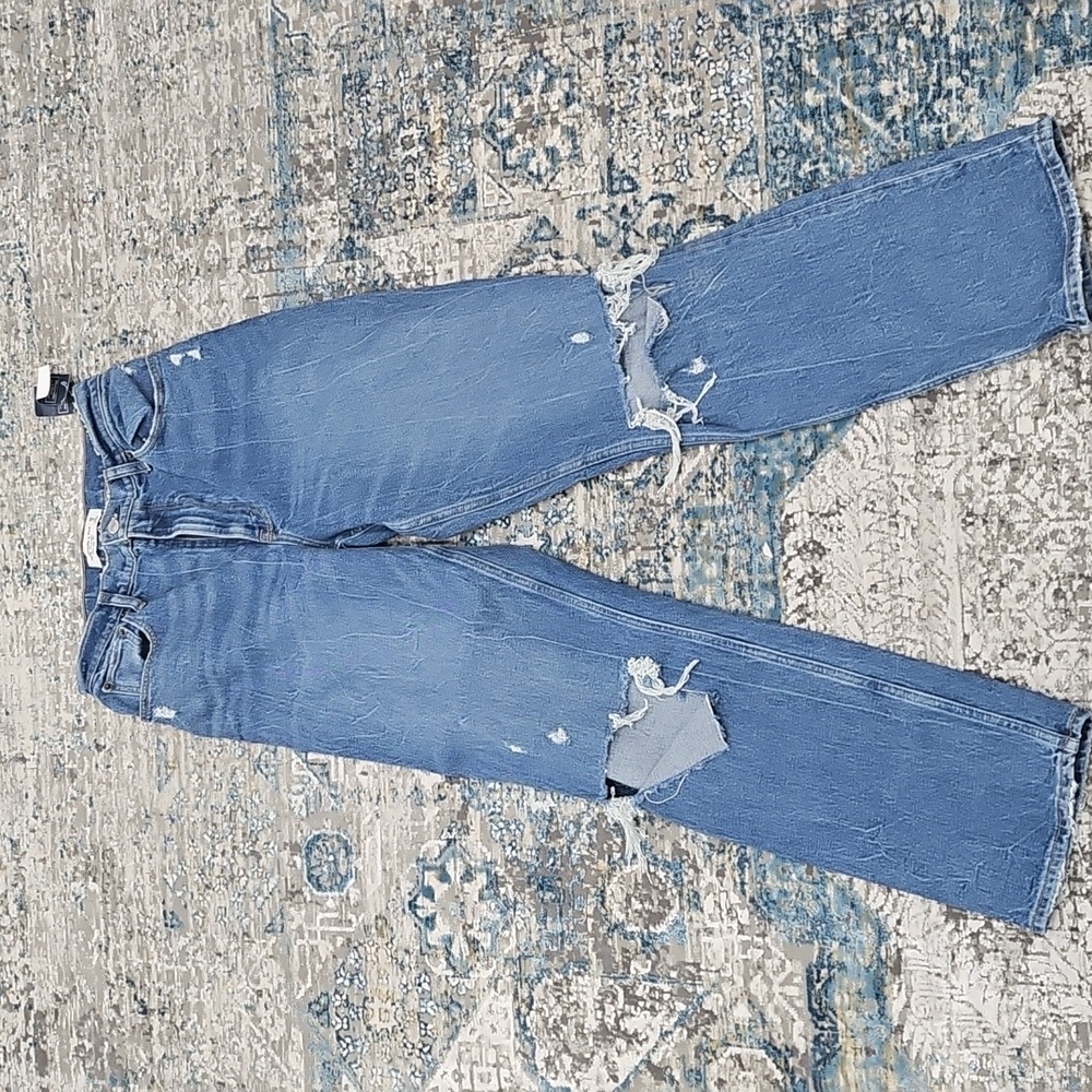 Abercrombie & Fitch Distressed Ultra HighRise Straight Leg Jeans - Size 29 - NWT